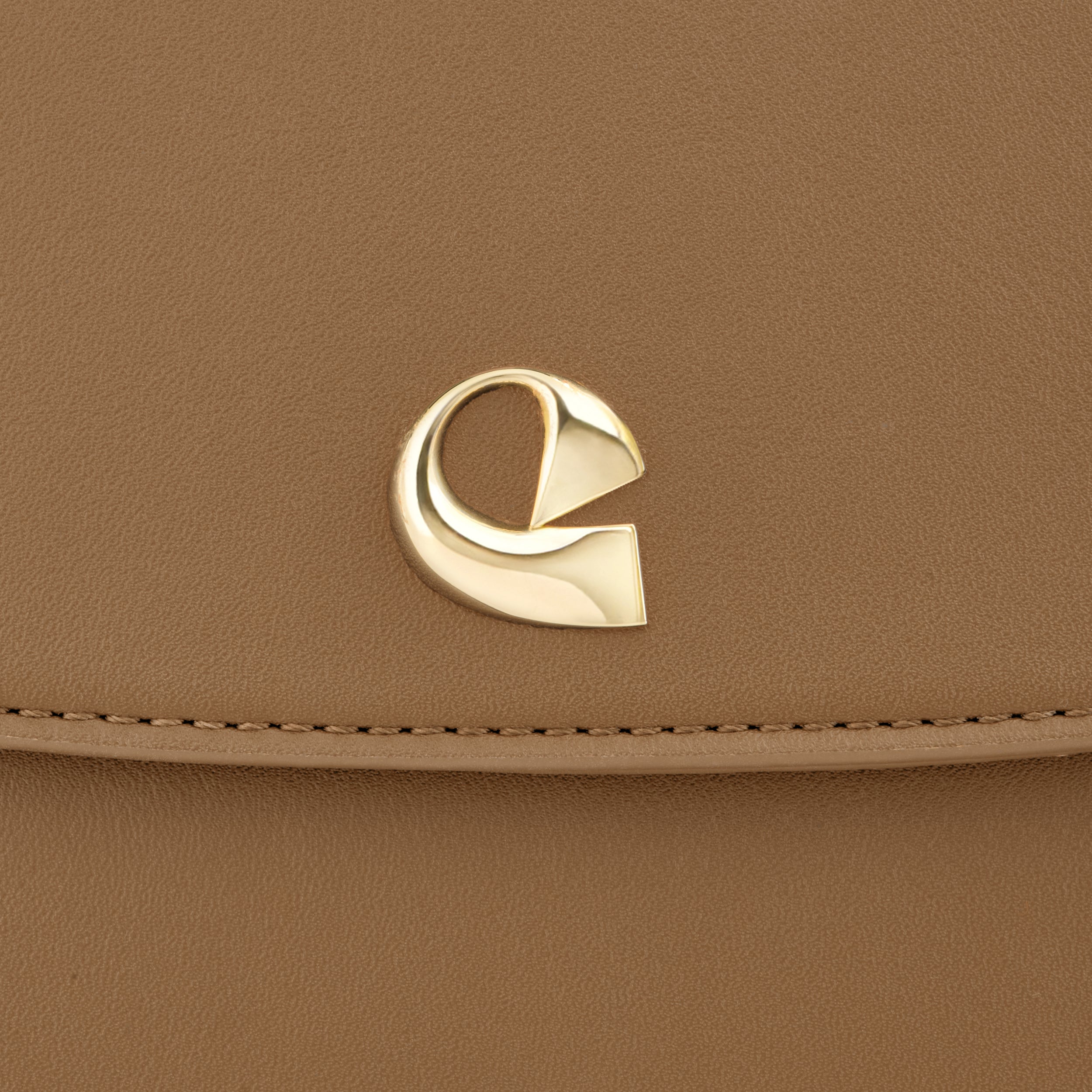 Sac Aura spacieuse - Suede camel